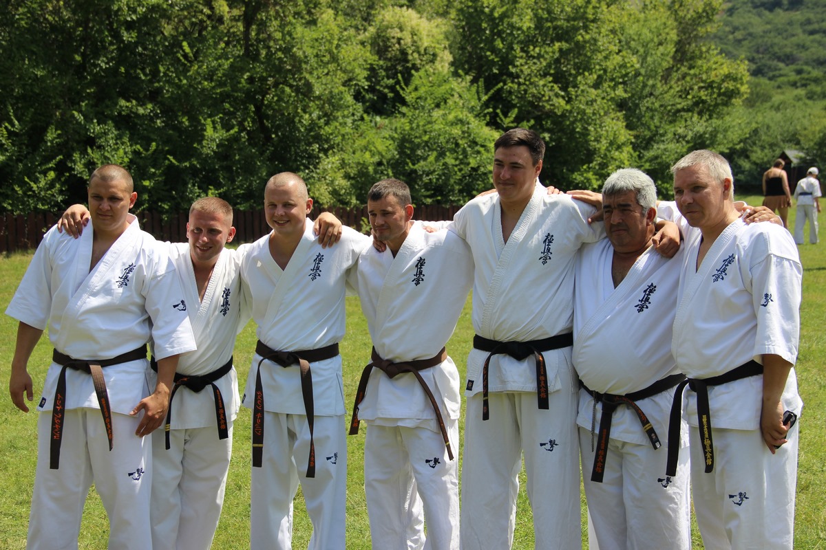 Выходные в долине красных пещер